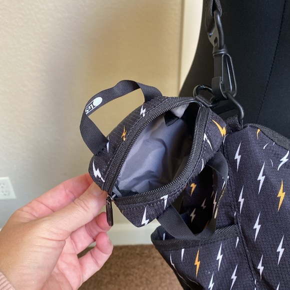 LE SPORTSAC | EUC Dakota medium lighting bolt duffel bag/weekender - Picture 6 of 13